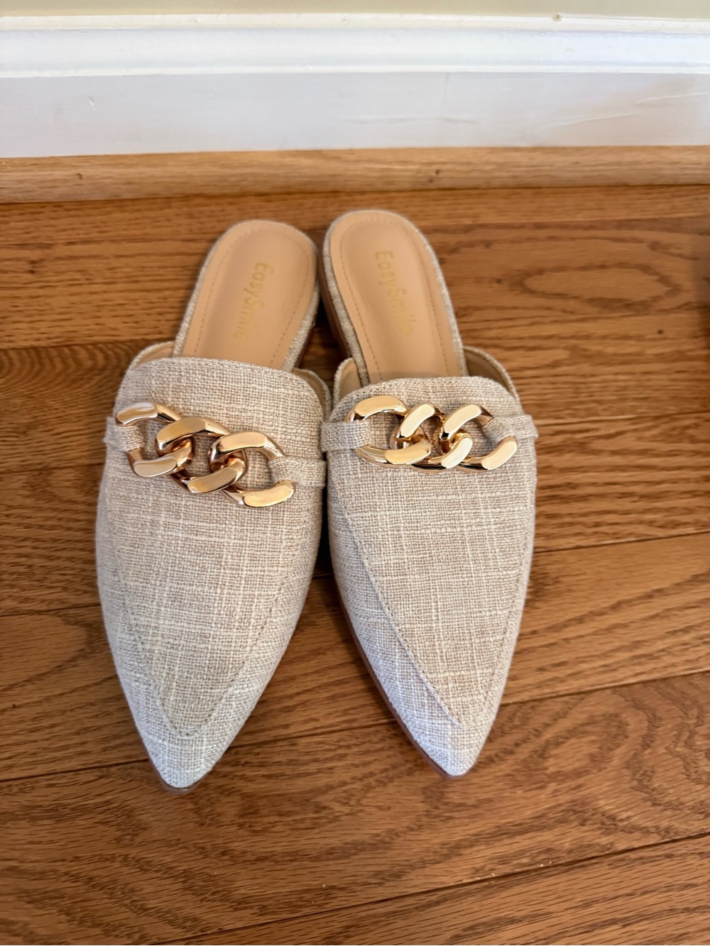 NEW easy street Linen-Textured Beige Pointed Mule with Gold Chain